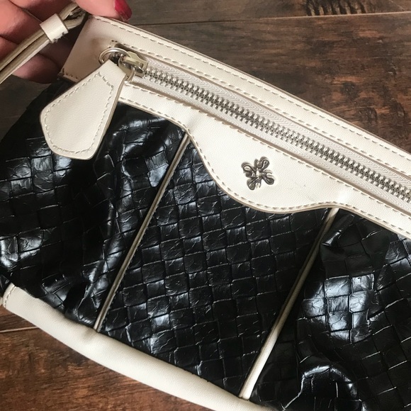 Vera Wang simply Vera weaved wristlet clutch purse - Picture 2 of 8